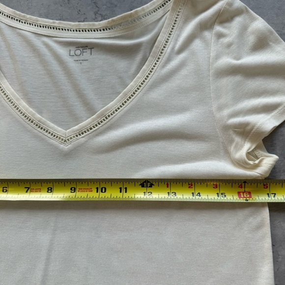 Ann Taylor Loft Crochet Edge V Neck Tee Ivory Small - Picture 9 of 10